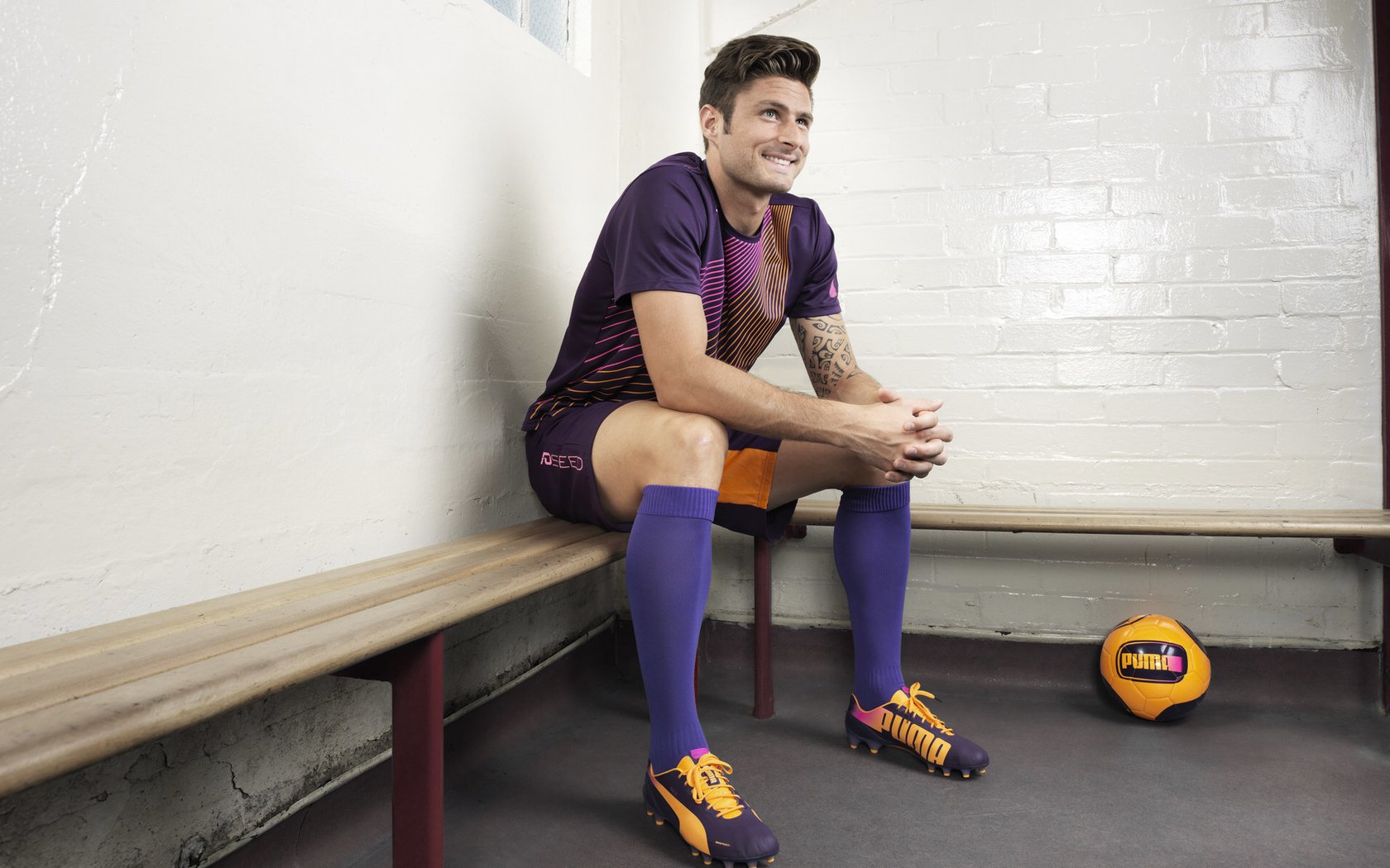 C罗新赛季表现稳定仍为球队核心人物,c罗新造型