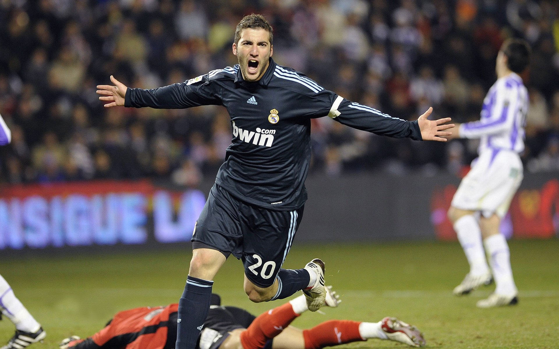 开云中国大陆-青少年足球比赛设置体能比拼环节促进全面发展，青少年足球专项体能训练教程