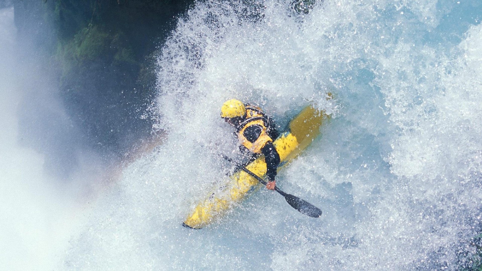 “东桃花岛迎来缆绳滑水赛，极限运动尽显风采”